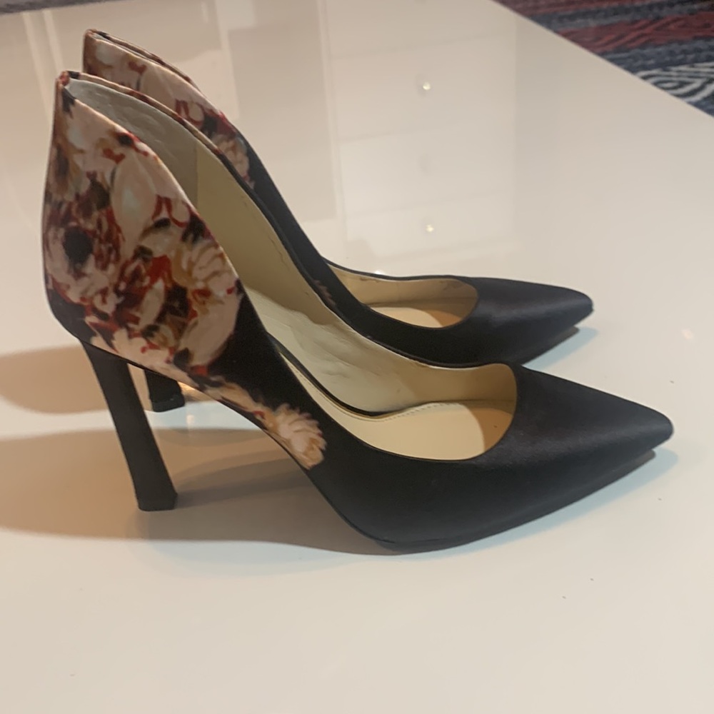 NWT Jessica Simpson Black w/Floral Stiletto Heels